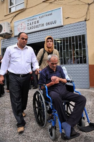 Engelli Ve Yaşlı Vatandaşlar Oy Kullanmakta Güçlük Çekti