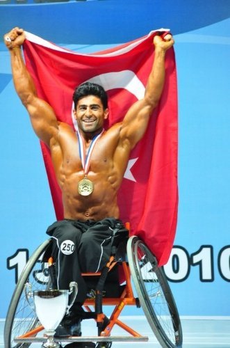 Engelli vücut geliştirme şampiyonu bayramda sporu bıraktı