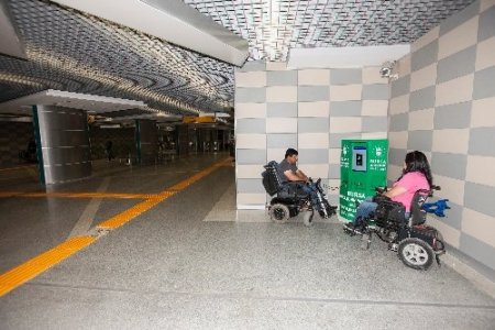 Engelliler, akülü tekerlekli sandalyelerini metro istasyonunda şarj edebilecek
