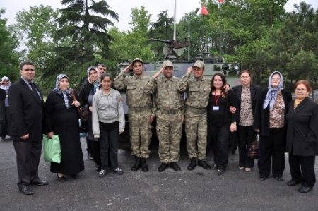 Engelliler, asker olmanın mutluluğunu yaşadı