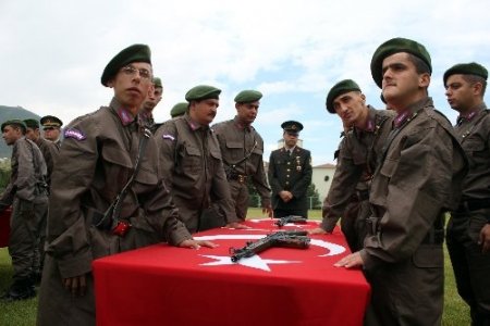 Engelliler, asker olmanın sevincini yaşadı