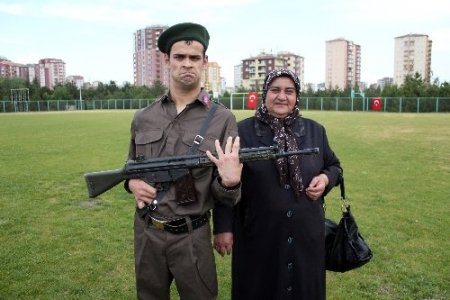 Engelliler, asker olmanın sevincini yaşadı