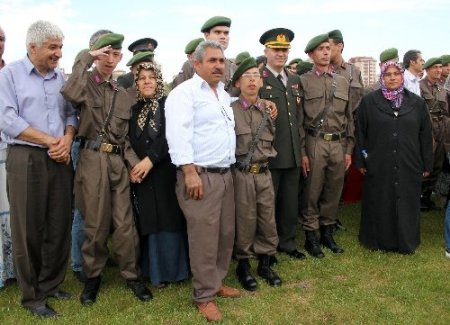 Engelliler, asker olmanın sevincini yaşadı