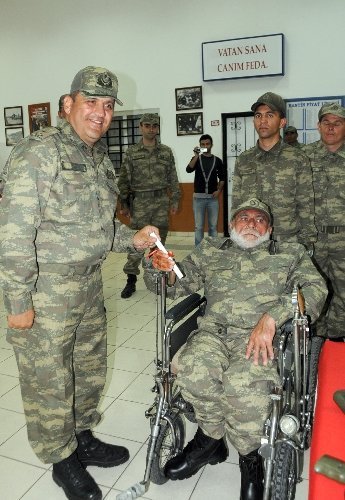 Engelliler, askerlik yapmanın gururunu yaşadı