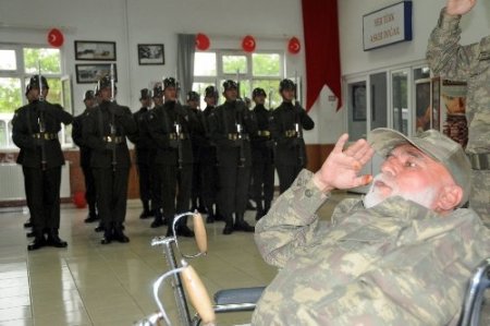 Engelliler, askerlik yapmanın gururunu yaşadı