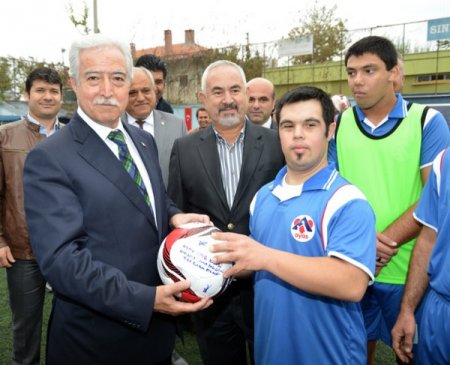 Engelliler, Demirspor altyapı oyuncularıyla maç yaptı