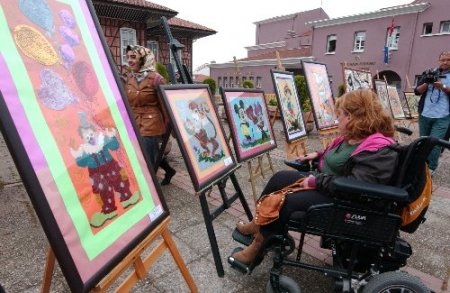 Engelliler açtıkları sergi ile engel tanımadıklarını ortaya koydu