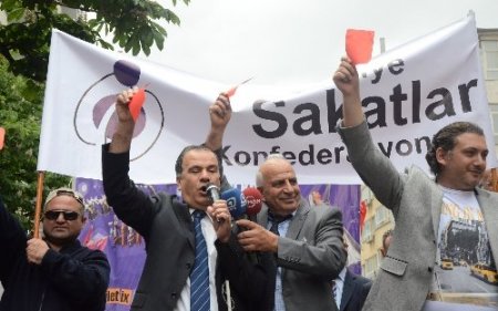 Engelliler ‘Engelli haftası’na olaylı başladı