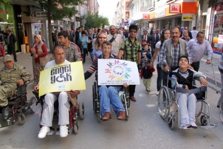 Engelliler Farkındalık İçin Yürüdü