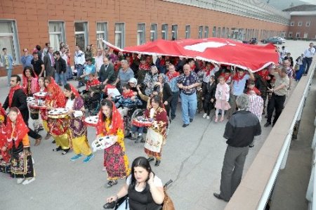 Engelliler kına yaktı, selam verdi, aileleri gözyaşı döktü