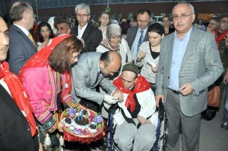 Engelliler kına yaktı, selam verdi, aileleri gözyaşı döktü