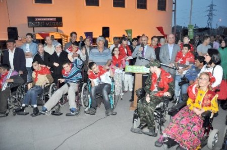 Engelliler kına yaktı, selam verdi, aileleri gözyaşı döktü