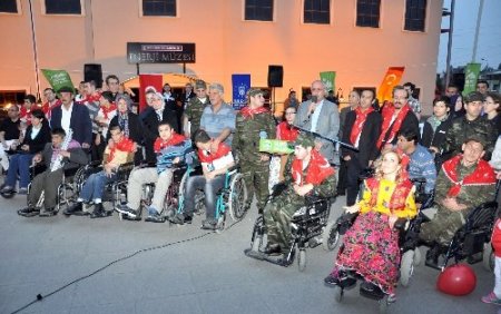 Engelliler kına yaktı, selam verdi, aileleri gözyaşı döktü