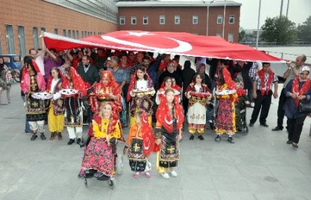 Engelliler kına yaktı, selam verdi, aileleri gözyaşı döktü