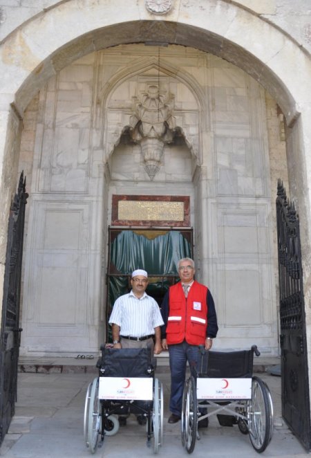 Engelliler tarihi camileri tekerlekli sandalye ile gezecek