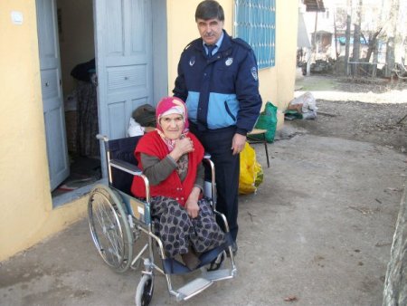 Engelliler Tekerlekli Sandalyelerine Kavuştu