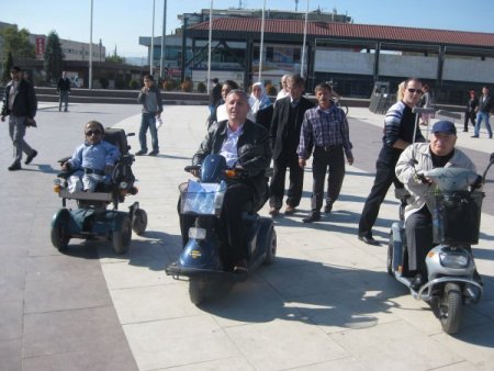 Engelliler terör sorununun çözümü için akülü araçlarıyla Ankara'ya gidiyor