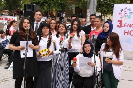 Engelliler üçüncü kez şölende buluştu