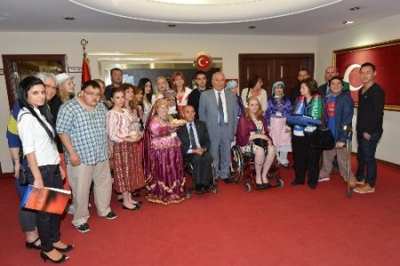 Engelliler Vali Vekili Gençer'i ziyaret etti