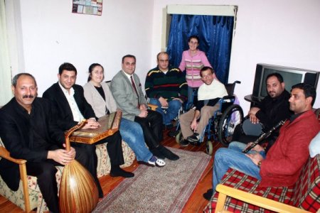 Engellilere, Evlerinde Özel Konser Veriyorlar