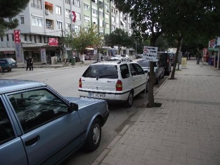 Engellilere Ayrılan Yerlere Araç Park Edilmesine Tepki