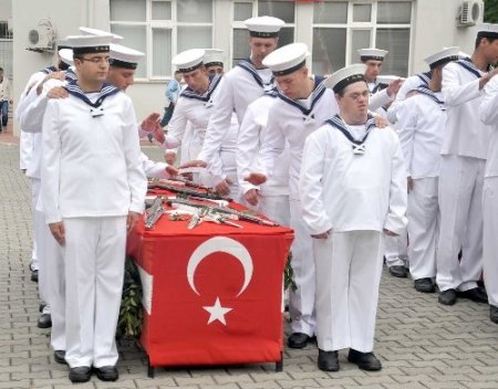 Engellilerin Gölcük Donanma Komutanlığı'nda bir günlük askerlik heyecanı