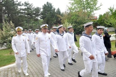 Engellilerin Gölcük Donanma Komutanlığı'nda bir günlük askerlik heyecanı