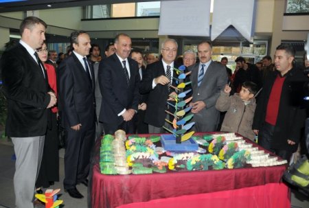 Engellilerin ürettiği ekolojik oyuncaklar Manisa'da sergileniyor