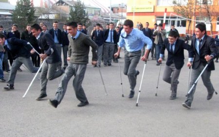 Engellilerin yerine kendileri koydular hallerine şükrettiler