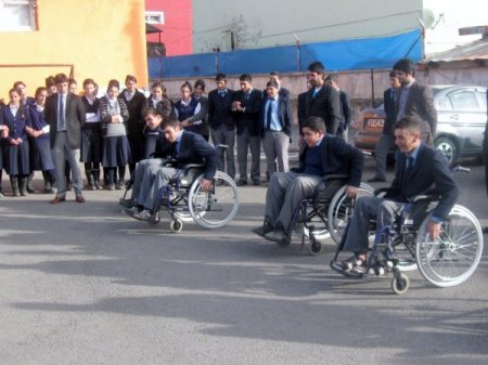Engellilerin yerine kendileri koydular hallerine şükrettiler