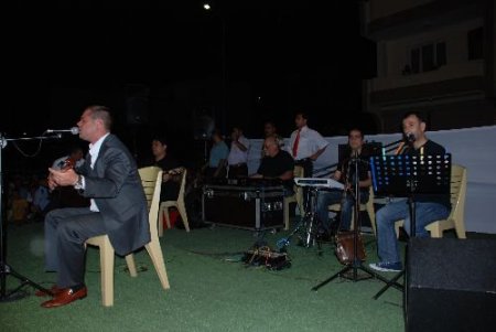 Engin Nurşani, Memleketi İslahiye'de 8 Bin Kişiye Konser Verdi
