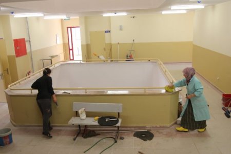 Enkaz okulda eğitim çilesi