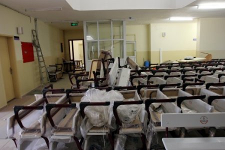 Enkaz okulda eğitim çilesi