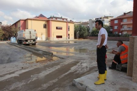 Enkaz okulda eğitim çilesi