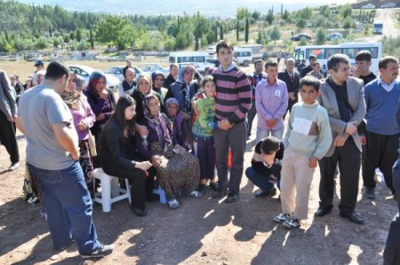 Enkazdan El Ele Çıkarılan Çift Toprağa Verildi