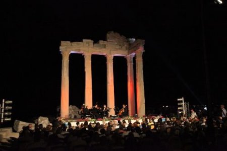 Ensemble Enixus Grubu, Apollon Tapınağı'nda Konser Verdi