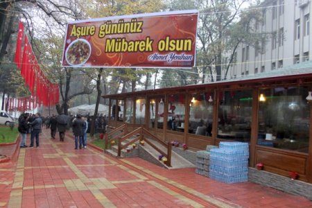 Erbaa’da 7 bin kişiye aşure dağıtıldı