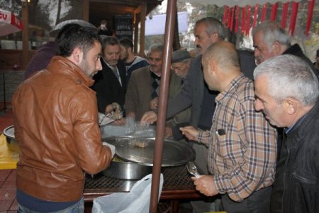 Erbaa’da 7 bin kişiye aşure dağıtıldı