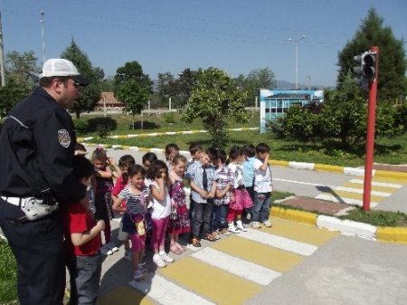 Erbaa'da trafik eğitim merkezi çocukları eğlendirerek öğretiyor