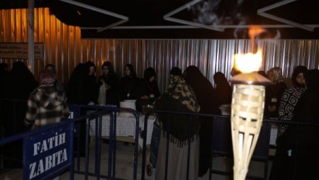 Erbakan, Fatih Camii'nde dualarla anıldı