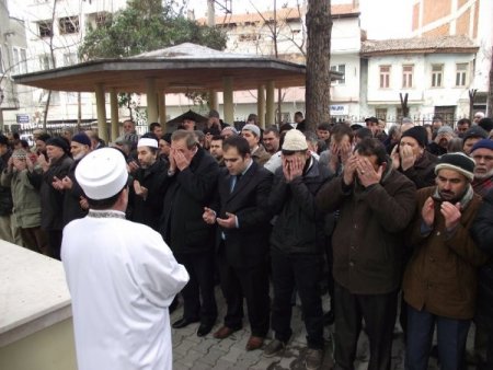 Erbakan İçin Edremit’te Gıyabi Cenaze Namazı Kılındı