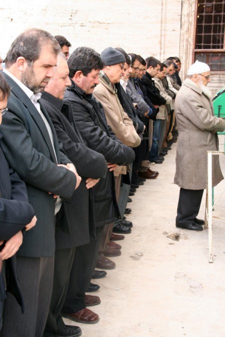 Erbakan'ı Sevenler Konya'da Selimiye Camii Avlusunu Doldurdu