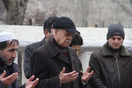 Erbakan'ın Mezarlıktaki İlk Ziyaretçilerinden Biri Şevket Kazan Oldu