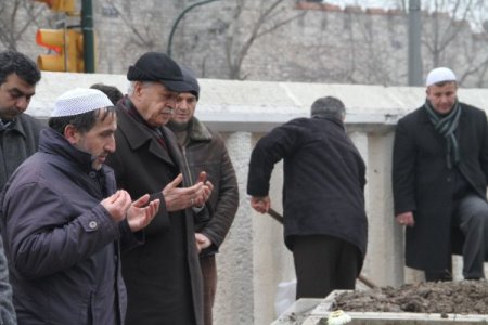 Erbakan'ın Mezarlıktaki İlk Ziyaretçilerinden Biri Şevket Kazan Oldu