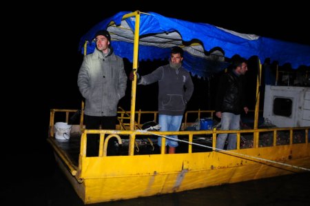 Erçek Gölü'nde -20 derecede 6 saat mahsur kalan balıkçılar kurtarıldı