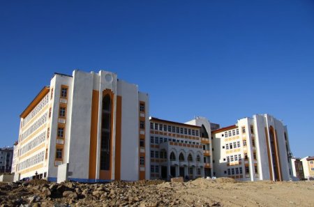 Erciş'e deprem güvenlikli okullar inşa ediliyor