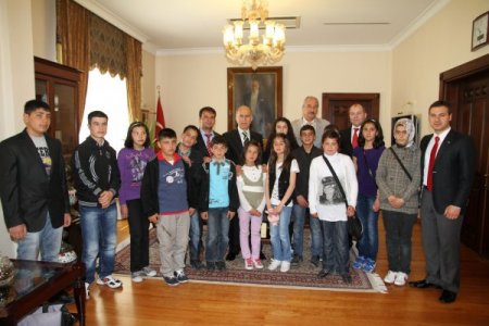 Ercişli Depremzede Öğrenciler Bursa Gezisiyle Moral Buldu