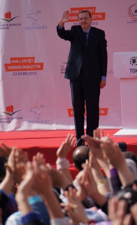 Ercişliler tüm Türkiye'ye pankartlarla teşekkür etti