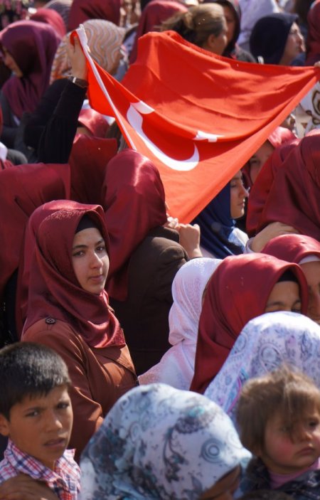 Ercişliler tüm Türkiye'ye pankartlarla teşekkür etti