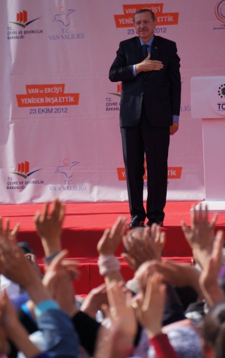 Ercişliler tüm Türkiye'ye pankartlarla teşekkür etti